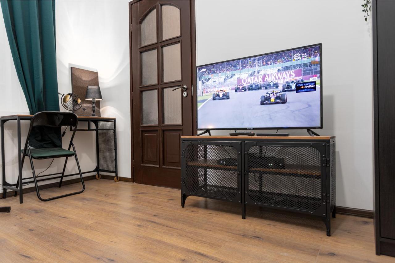 Green Goblin Apartment With Free Private Parking Budapest Exterior photo